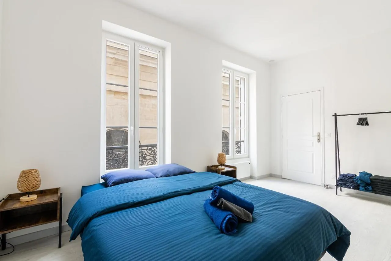 Apartment Luxurious 2 Bedroom Avenue Des Champs-Elysees Saint-Philippe Du Roule Free Netflix Paris