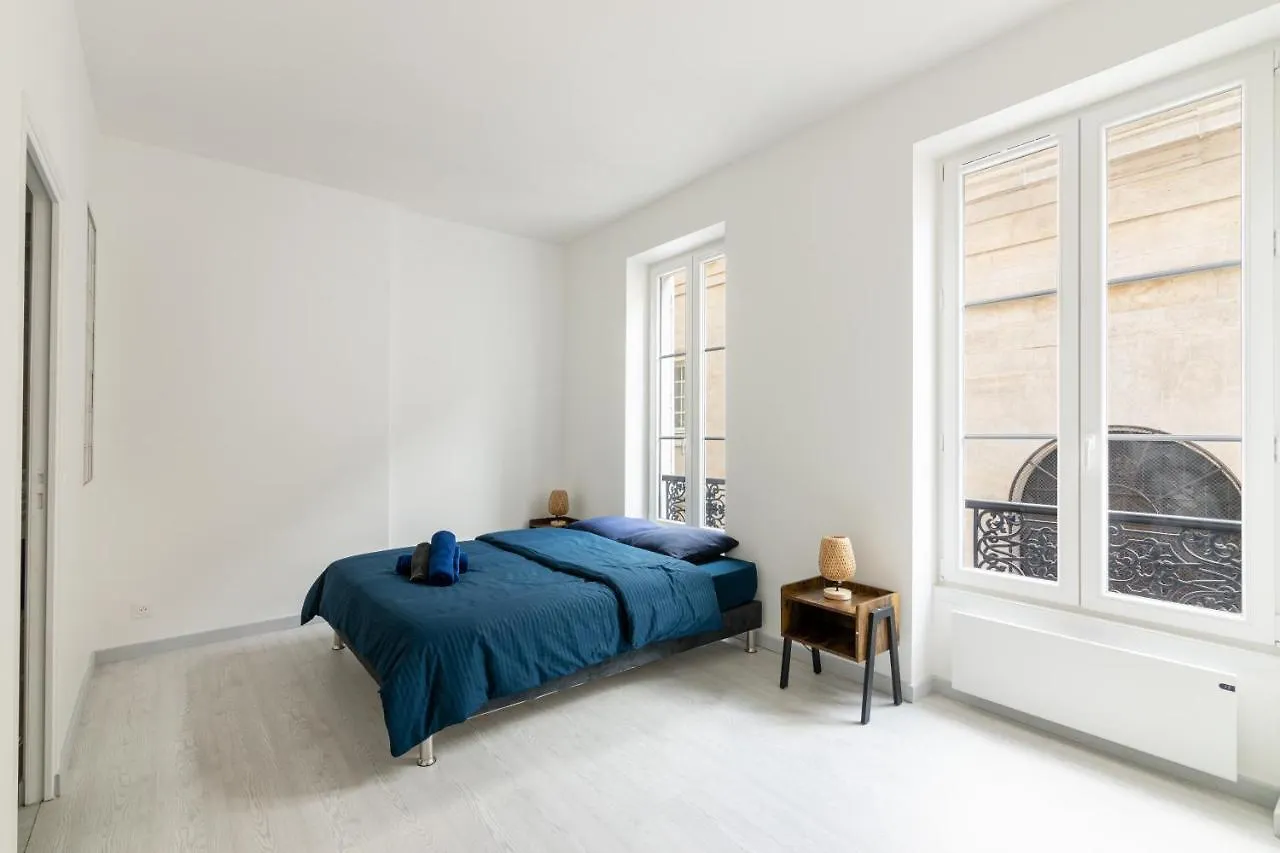 Luxurious 2 Bedroom Avenue Des Champs-Elysees Saint-Philippe Du Roule Free Netflix Paris Apartment