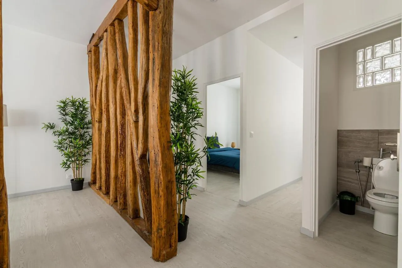 Luxurious 2 Bedroom Avenue Des Champs-Elysees Saint-Philippe Du Roule Free Netflix Paris France