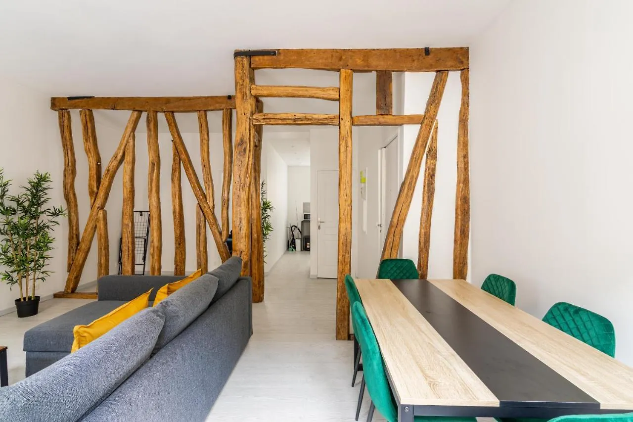 Luxurious 2 Bedroom Avenue Des Champs-Elysees Saint-Philippe Du Roule Free Netflix Paris Apartment