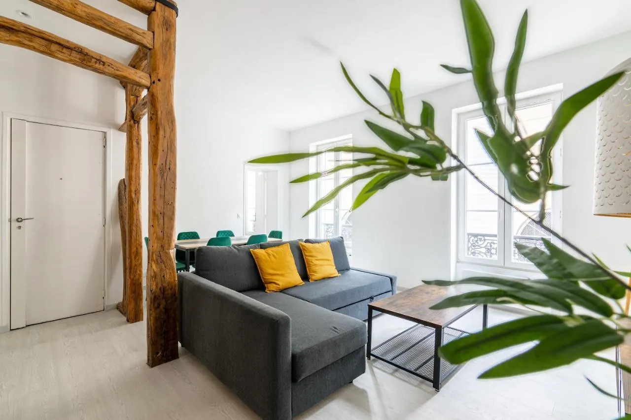 Apartment Luxurious 2 Bedroom Avenue Des Champs-Elysees Saint-Philippe Du Roule Free Netflix Paris