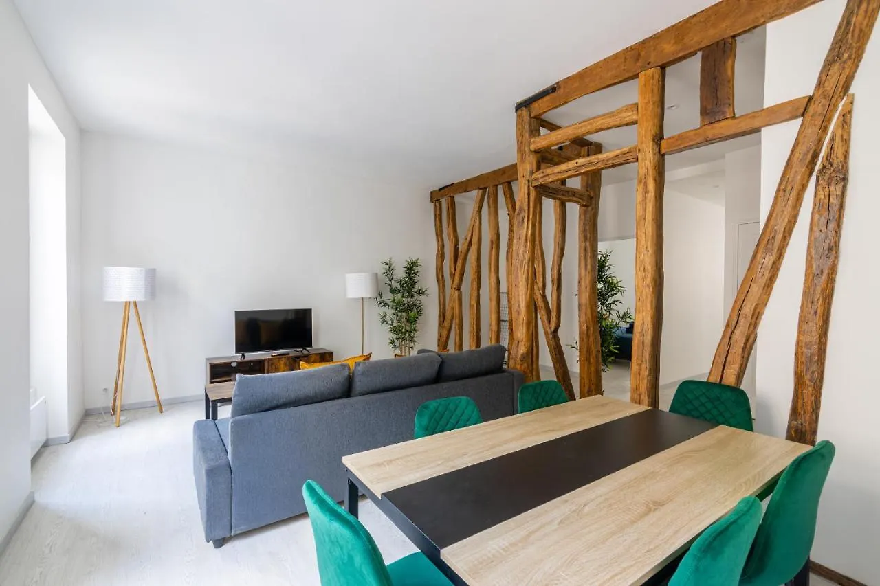 Luxurious 2 Bedroom Avenue Des Champs-Elysees Saint-Philippe Du Roule Free Netflix Paris Apartment