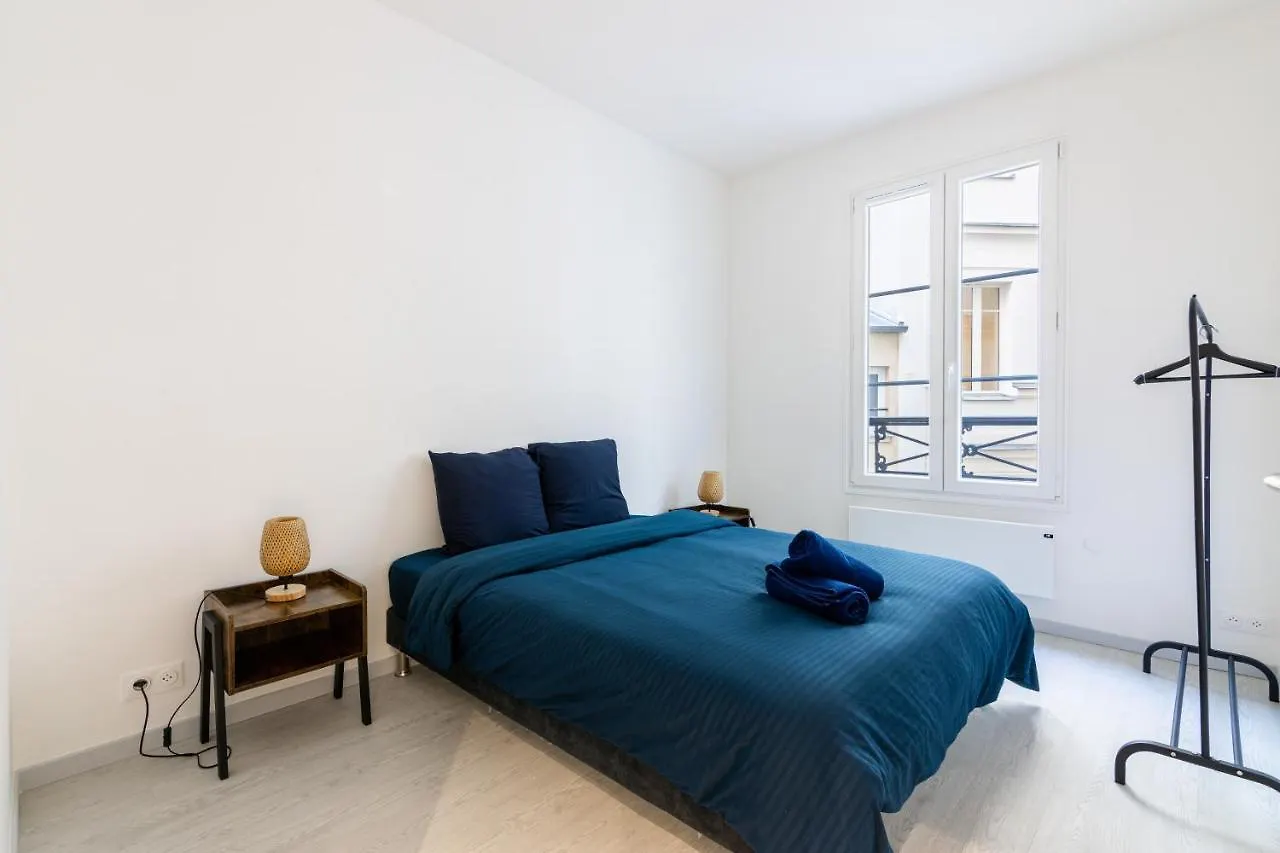 Luxurious 2 Bedroom Avenue Des Champs-Elysees Saint-Philippe Du Roule Free Netflix Paris 0*,  France