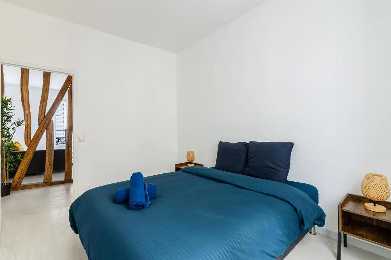 Luxurious 2 Bedroom Avenue Des Champs-Elysees Saint-Philippe Du Roule Free Netflix Paris Apartment
