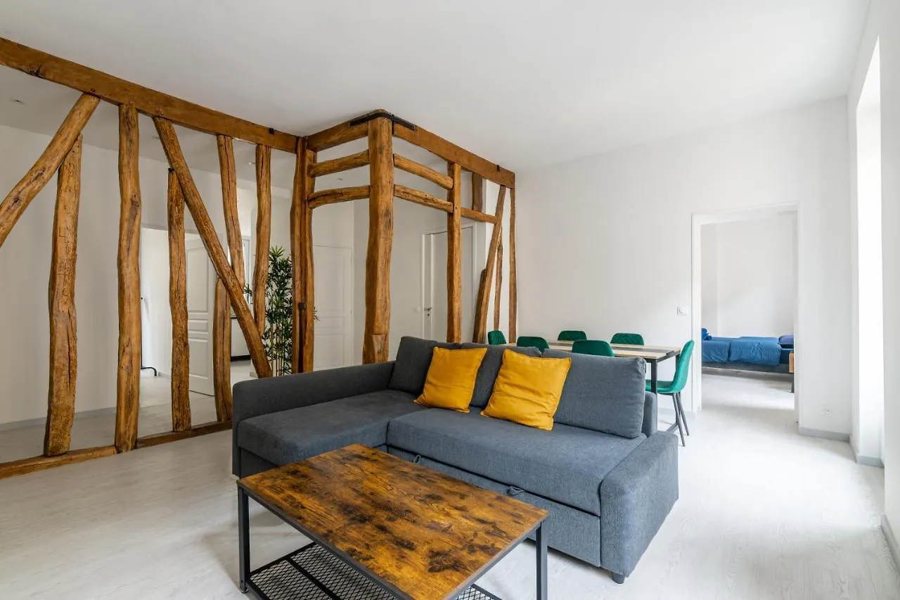 Luxurious 2 Bedroom Avenue Des Champs-Elysees Saint-Philippe Du Roule Free Netflix Paris