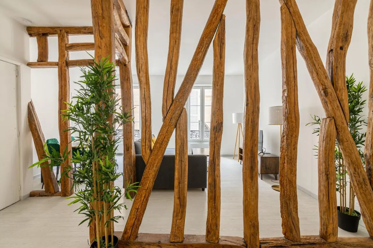 Luxurious 2 Bedroom Avenue Des Champs-Elysees Saint-Philippe Du Roule Free Netflix Paris France