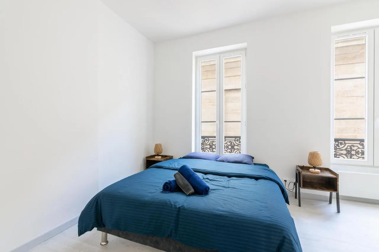 Luxurious 2 Bedroom Avenue Des Champs-Elysees Saint-Philippe Du Roule Free Netflix Paris 0*,  Frankrike