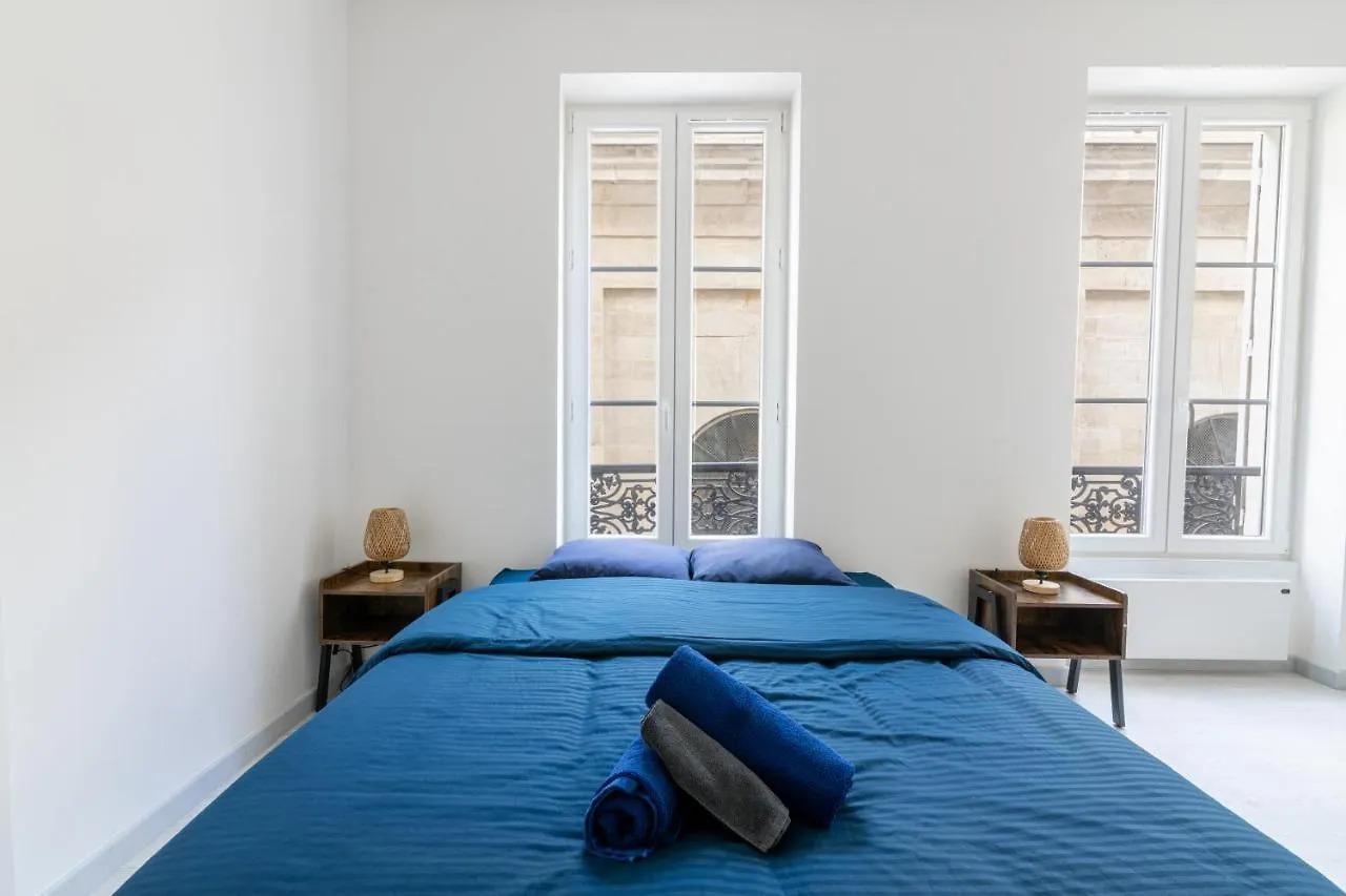 Luxurious 2 Bedroom Avenue Des Champs-Elysees Saint-Philippe Du Roule Free Netflix Paris